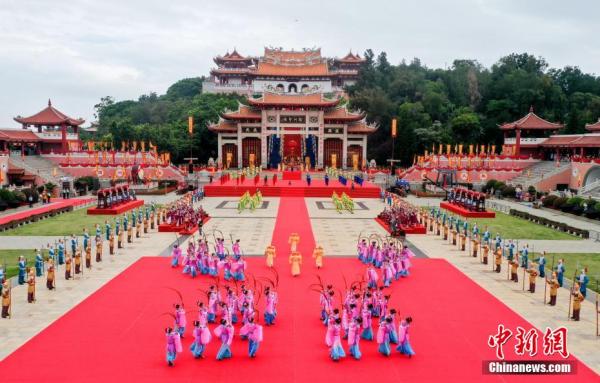 巡安布福闹元宵 “妈祖信俗”成为华侨华人的精神纽带(图2) 巡安布福闹元宵 “妈祖信俗”成为华侨华人的精神纽带(图2)