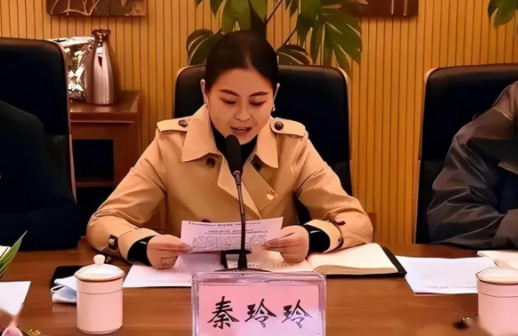 美女副县长秦玲玲,为升官沦为高官玩物,随身携带计生用品(图2) 640.png