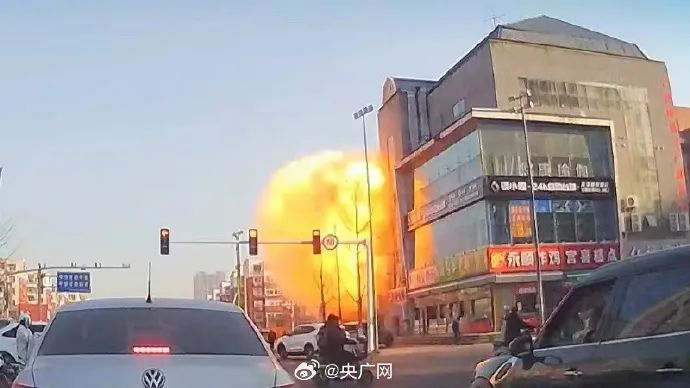突发爆炸,已致2死26伤!现场画面曝光,附近2公里2年前曾发生燃爆(图12) 640.jpg