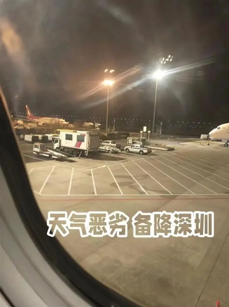 上海飞香港航班两次降落失败,剧烈颠簸!亲历者:有人哭泣呕吐,这辈子不想再有第二次(图5) 640.jpg