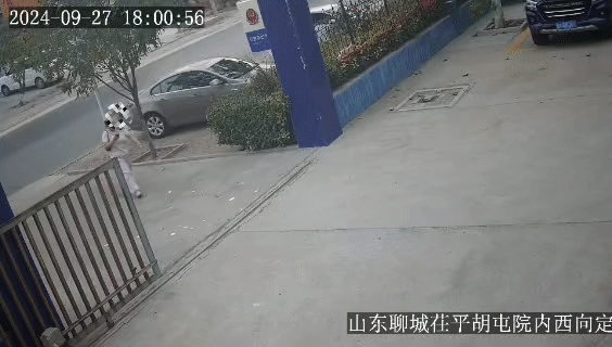 女子持“逮捕令”,直接冲进派出所!(图1) 640.gif
